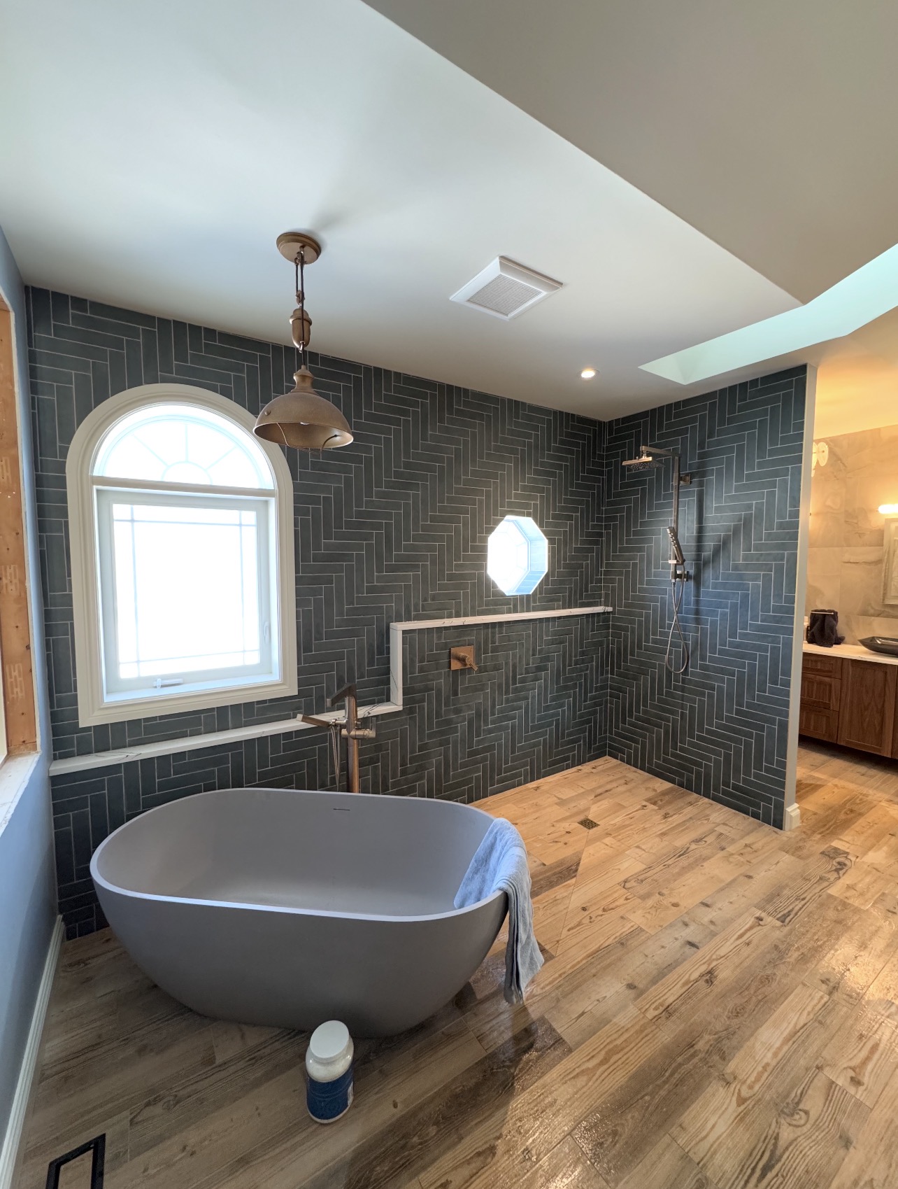 Marble tile tub surround installation — Orleans Flooring Co., Ottawa area